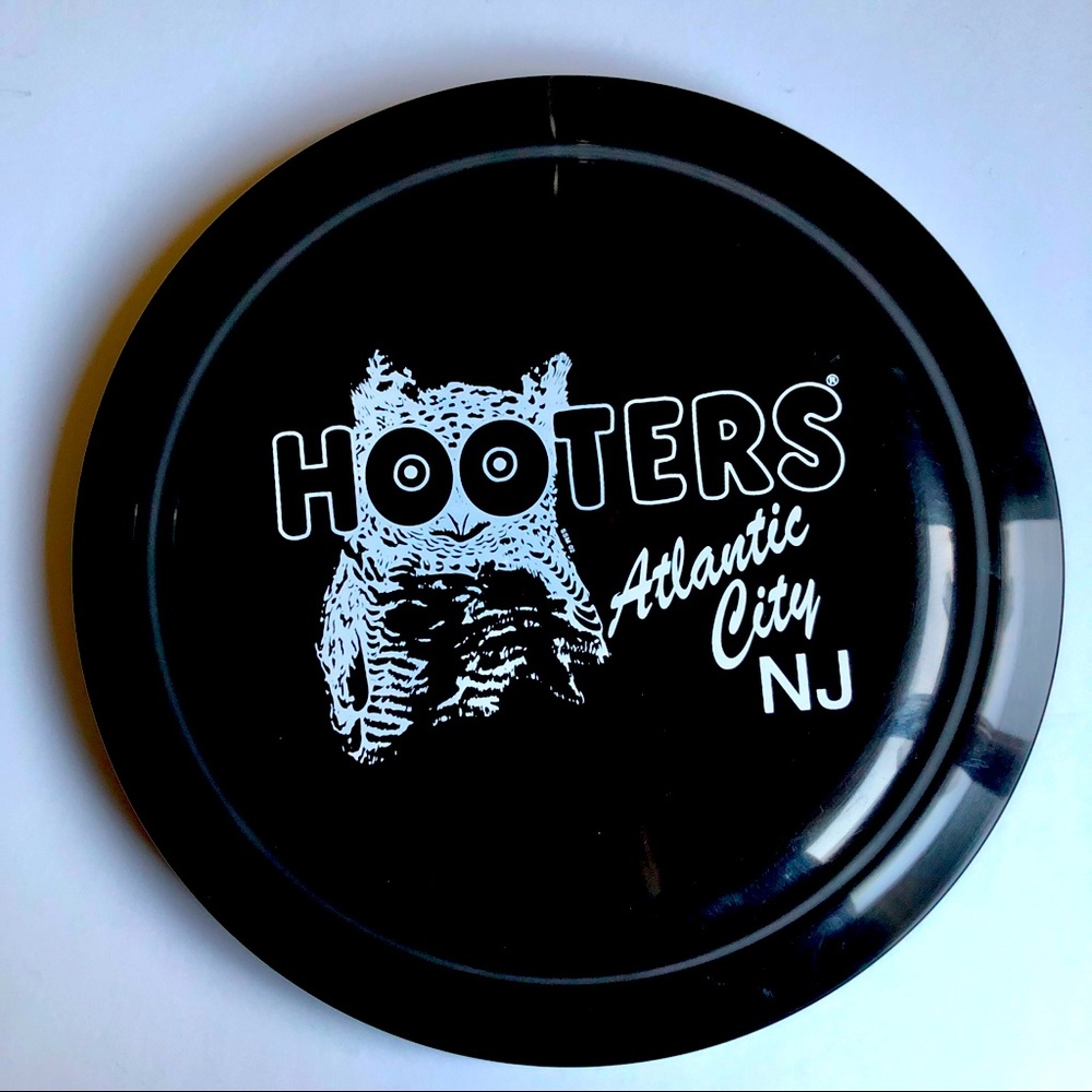 NEW HOOTERS Frisbee Atlantic City NJ Flying Disc Vinyl Black 8 3/4”